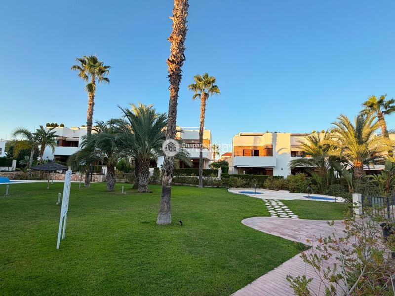 Foto 84b4e050-a755-47d3-9c93-39efe8f52030. Apartament amb calefacció aparcament piscina a La Zenia Orihuela