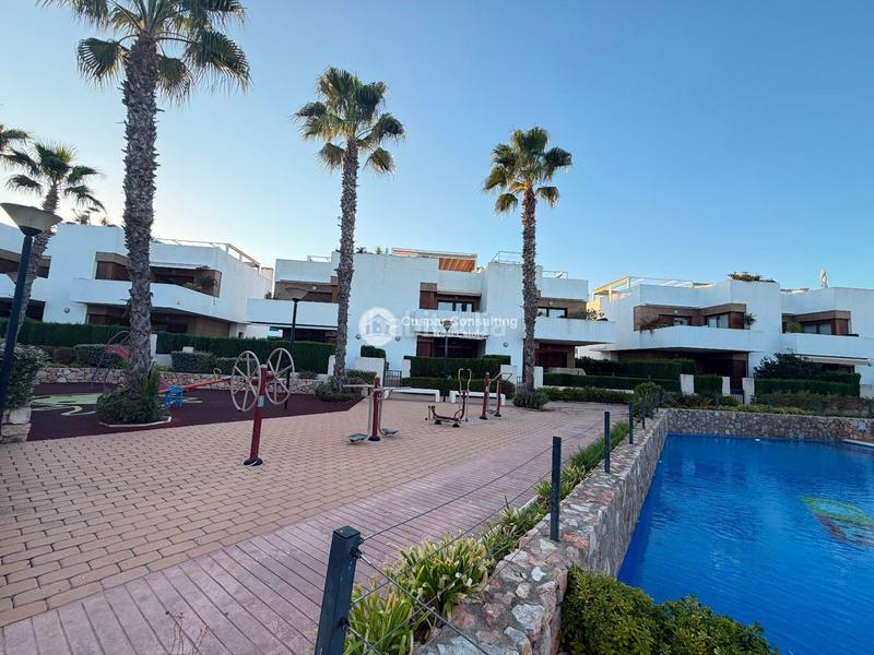 Foto 8cb483b9-6bf8-48da-8706-3bfc9453d509. Apartament amb calefacció aparcament piscina a La Zenia Orihuela