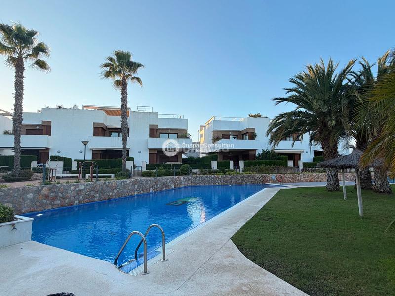 Foto 8d6a09a4-d31e-44b9-9b06-9fe4ba4ad1b3. Apartament amb calefacció aparcament piscina a La Zenia Orihuela