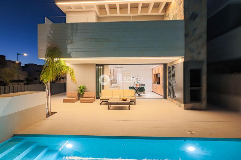 Foto 742336df-42d3-4c7b-9921-ff2bbff3c954. Xalet amb calefacció aparcament piscina a Centro Alcázares (Los)