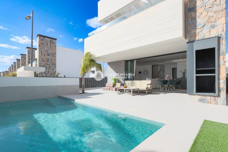 Foto 772068fa-3791-4e7f-b021-d921dae47dba. Xalet amb calefacció aparcament piscina a Centro Alcázares (Los)