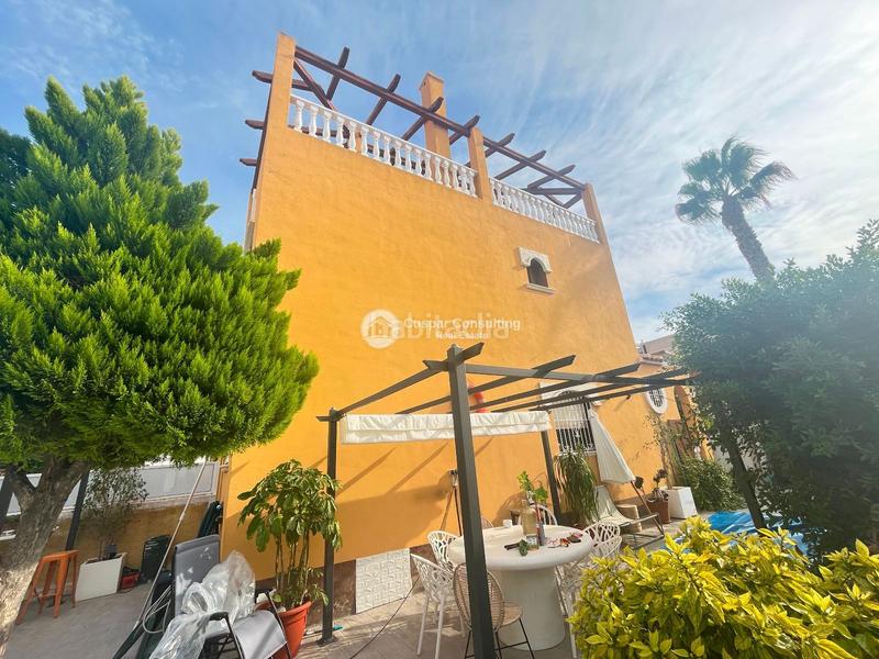 Foto 40319733-67b9-49b7-b5b5-10261ad7ac52. Casa adosada en narejos, los en Centro Alcázares (Los)