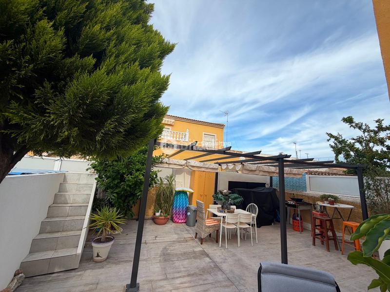 Foto 6d29b528-b03c-4870-b385-2d316f1763fa. Casa adosada en narejos, los en Centro Alcázares (Los)