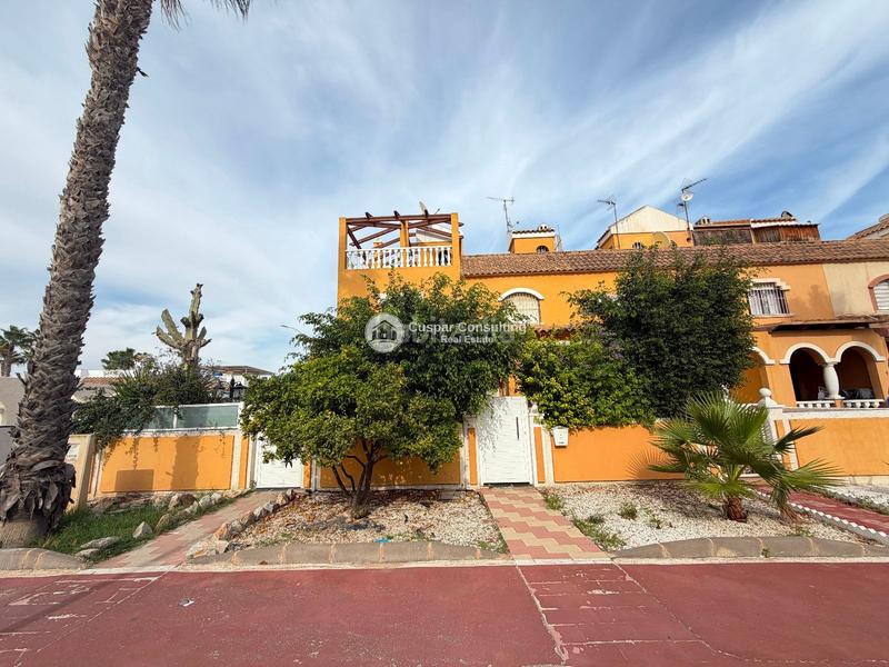 Foto 869a446d-0d3f-4a59-ba77-18c1e8e20572. Casa adosada en narejos, los en Centro Alcázares (Los)