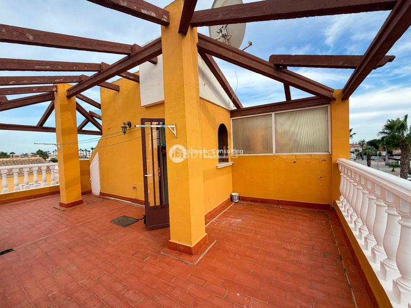 Foto ba9154ac-bf24-4ff6-9dbf-17d3f14f29a5. Casa adosada en narejos, los en Centro Alcázares (Los)