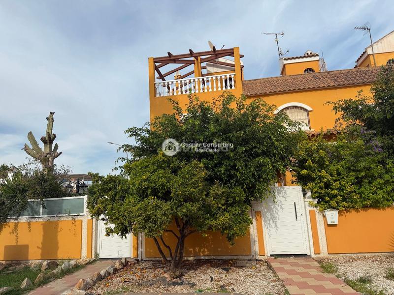 Foto ce0bbc86-6ca2-496d-a812-b0a68db0fbf8. Casa adosada en narejos, los en Centro Alcázares (Los)