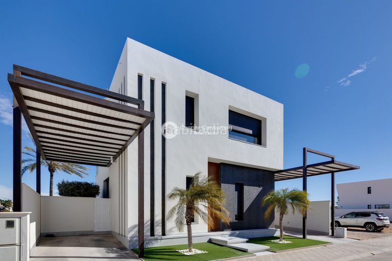Foto ab379cc4-b764-468e-8709-f2fb57c0f1e8. Chalet mit parking pool in Pilar de la Horadada ciudad Pilar de la Horadada
