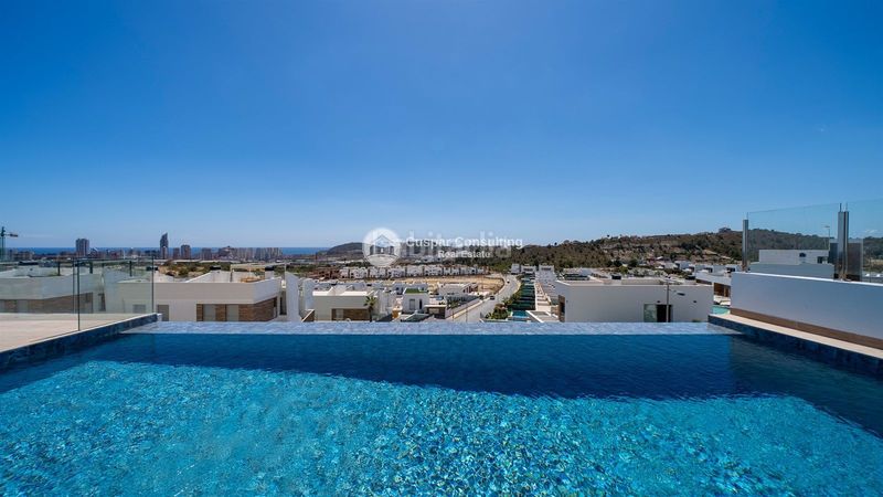 Foto c20b37ef-d25c-42a8-a329-53f707e03895. Xalet amb piscina a balcón de Finestrat-terra marina Finestrat