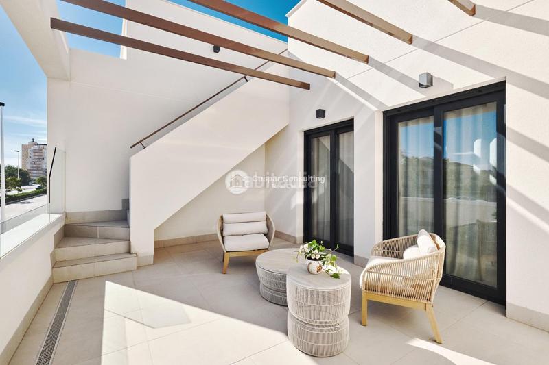 Foto 0f25949e-242f-4afb-b64f-0dabae2efb3a. Attico con riscaldamento parcheggio piscina in Playa de los Náufragos Torrevieja