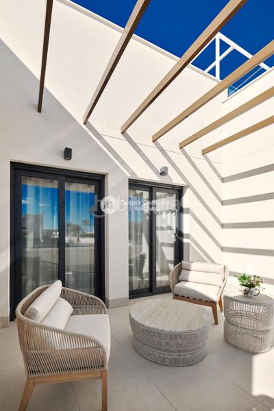 Foto 4db44326-9268-4e96-b026-23b81ac6c533. Attico con riscaldamento parcheggio piscina in Playa de los Náufragos Torrevieja