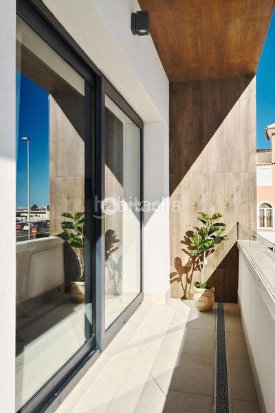 Foto 8be16116-4f04-49fc-8146-5caf939274fa. Attico con riscaldamento parcheggio piscina in Playa de los Náufragos Torrevieja