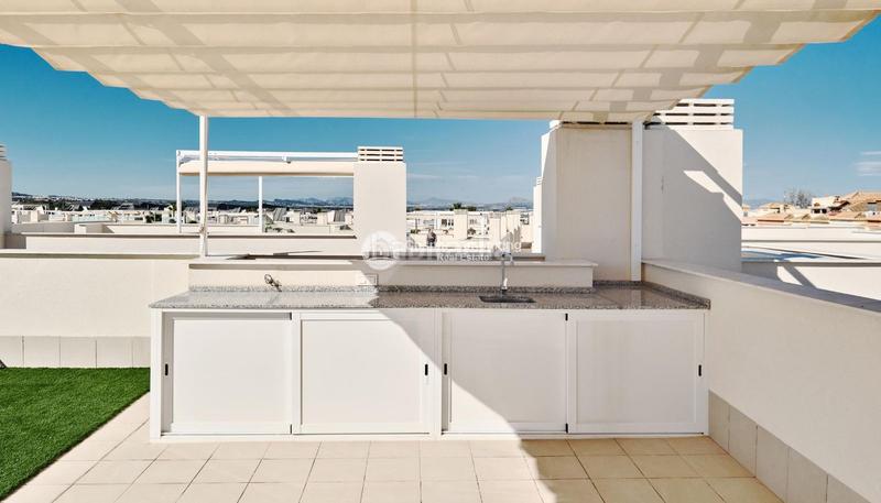 Foto 9dc74fd1-796a-43fe-97ec-06f4fe6e6c50. Attico con riscaldamento parcheggio piscina in Playa de los Náufragos Torrevieja