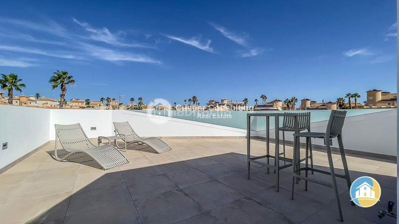 Foto 51ba1c9f-45c8-4e3f-91c4-3a431355aa92. Chalet con parcheggio piscina in La Florida Orihuela