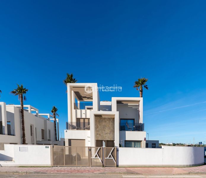 Foto 3796edc6-c645-4a60-8008-9d1a18fe9753. Casa adossada amb calefacció aparcament piscina a Alcázares (Los)