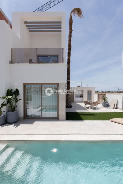 Foto 5e5cff01-d2db-4f5a-b371-51ff1c6dbef8. Casa adossada amb calefacció aparcament piscina a Alcázares (Los)