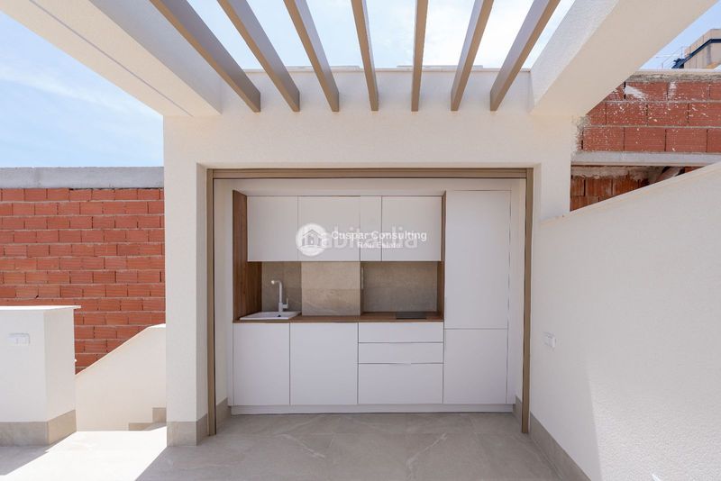 Foto c9e3dc11-c8a5-4b22-92e9-04e6282e5671. Casa adossada amb calefacció aparcament piscina a Alcázares (Los)