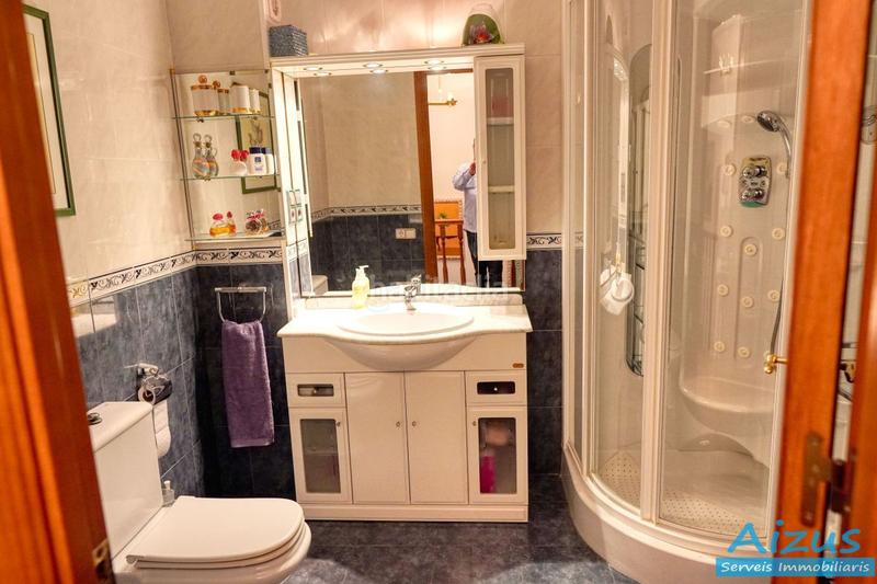 Foto 8a4bf1bb-a068-4f64-91d2-5f55d63b7652. Casa a schiera con riscaldamento parcheggio in Centre Mollet del Vallès