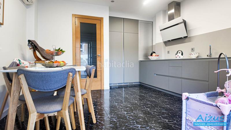 Foto 4877f187-9efc-4fc2-b177-19aa3dd0daa7. House with heating in Casc Antic Ripollet