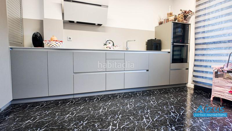 Foto 9517ec3b-8460-4c9f-996b-94a05d27d54f. House with heating in Casc Antic Ripollet