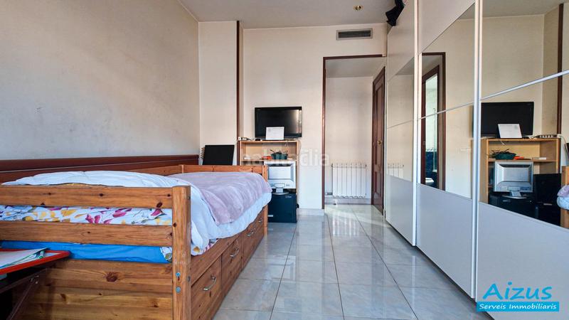 Foto df487113-e8de-4002-aad3-00b0bf48545b. Piso  en venta en zona ramblas con plaza de garaje en Ripollet