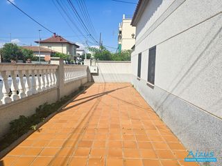 Maison à Santa Perpètua de Mogoda. Casa esquinera con local en venta, la florida, santa perpetua de