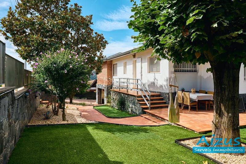 Foto 0f7b7baf-00fc-438e-8779-805745cc3eee. Casa amb xemeneia calefacció aparcament piscina a Seva