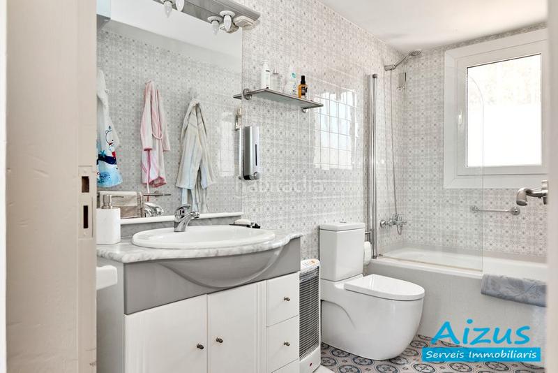 Foto 229b5b36-5272-40f0-b60b-708faab8f7a0. Casa amb xemeneia calefacció aparcament piscina a Seva