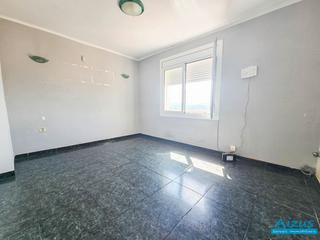 Pis a Mercat. Piso para reformar en venta en can oriol.