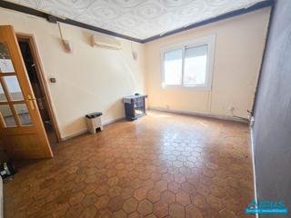 Pis a Mercat. Inmueble para reformar en el barrio de can oriol.