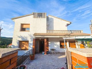 Maison à Corbera de Llobregat. Vivienda unifamiliar con vistas panorámicas en la urbanización c