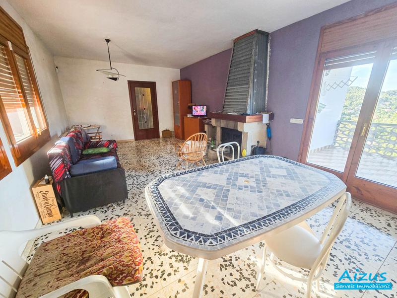 Foto 5b587b59-525e-44e7-85b4-4efb5c387108. Casa amb xemeneia a Corbera de Llobregat