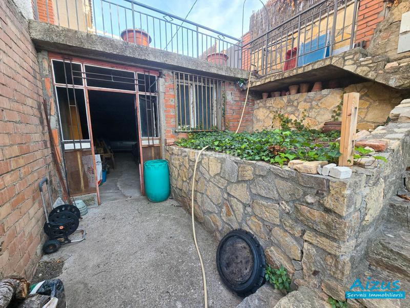 Foto 5f4f0fb2-6a3a-43e1-b4ee-2d7aa1ed5f3e. Casa amb xemeneia a Corbera de Llobregat