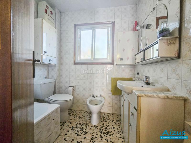 Foto a166ef65-ea8c-4336-b459-014b9dab5d67. Casa amb xemeneia a Corbera de Llobregat