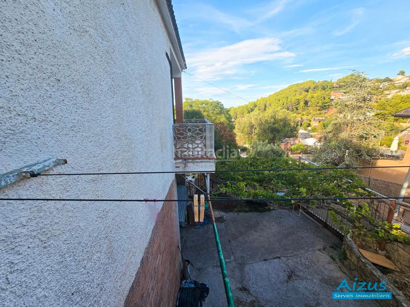 Foto a7370f1b-2d94-4b1d-9cb3-f9af09b64b1c. Casa amb xemeneia a Corbera de Llobregat