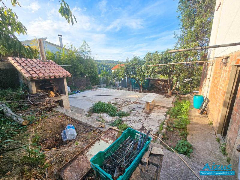 Foto e4242390-03e6-47d8-a128-61c5be6a5e14. Casa amb xemeneia a Corbera de Llobregat