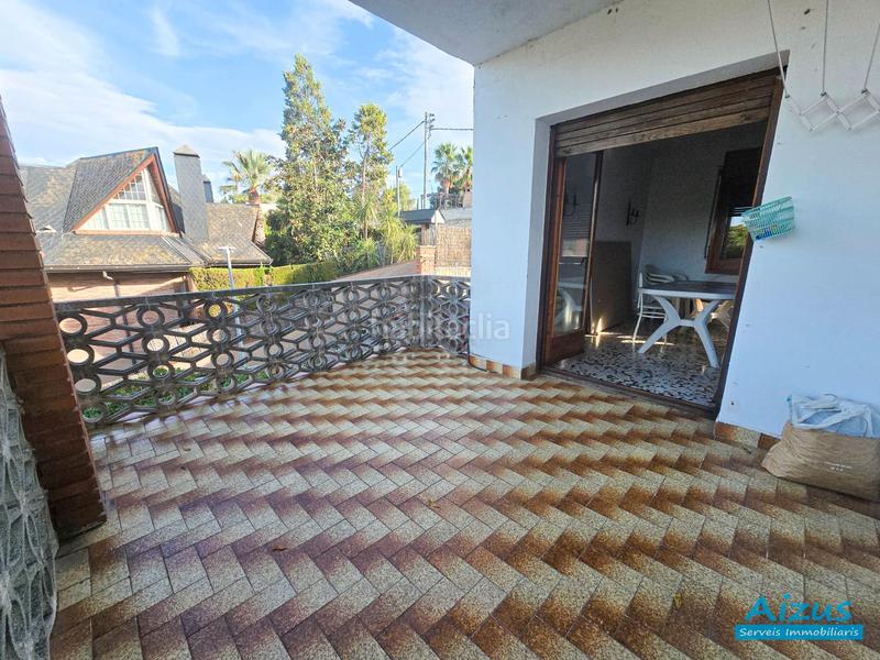 Foto f1e8c170-c380-42cc-b28c-25d2b72e02c0. Casa amb xemeneia a Corbera de Llobregat