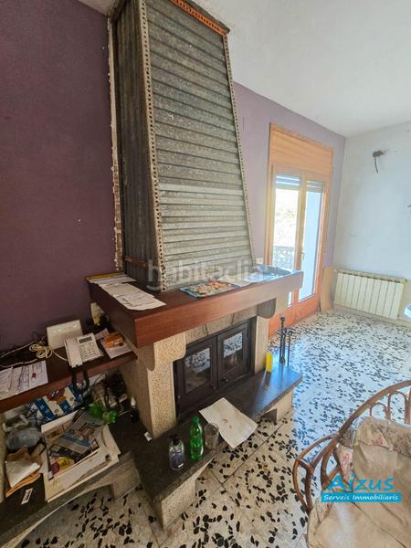 Foto f27cc12a-e04d-4a8b-94d9-b136ecb66e0e. Casa amb xemeneia a Corbera de Llobregat