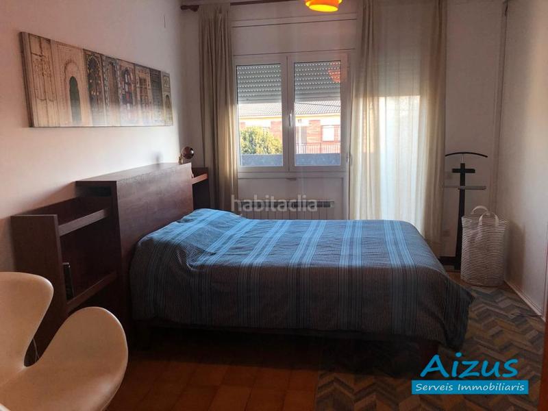 Foto 44e2169a-e3b1-4bc8-a792-000d4a73a84a. Casa amb xemeneia calefacció aparcament piscina a Rubí