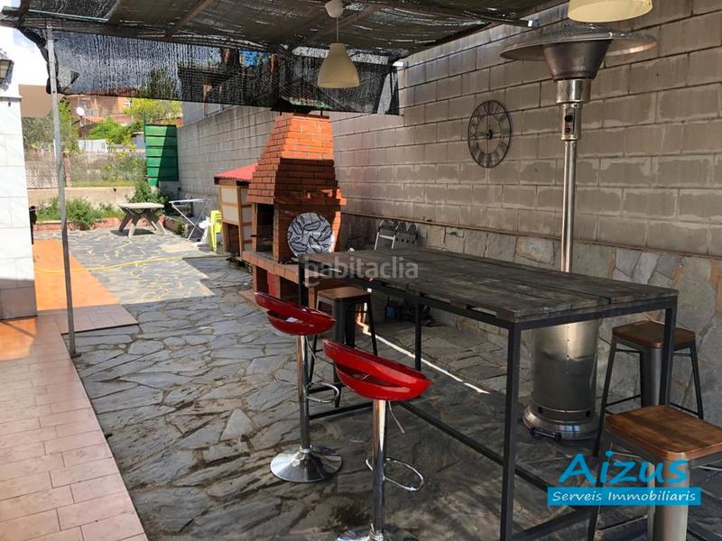 Foto 7bebe950-a86f-4adf-b730-f30ddba65770. Casa amb xemeneia calefacció aparcament piscina a Rubí