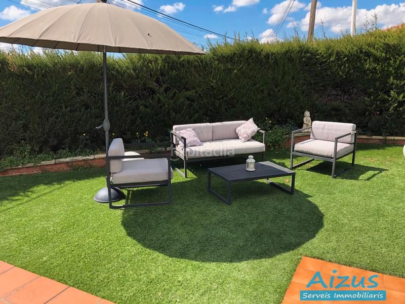 Foto ba72e86e-9626-49ef-8309-6e2588ca7241. Casa amb xemeneia calefacció aparcament piscina a Rubí