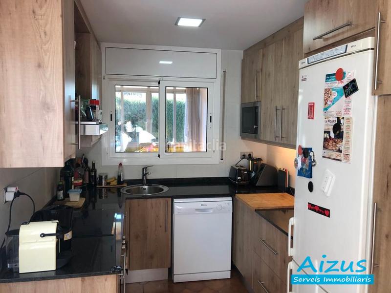 Foto d71355ae-4af4-4f9c-9430-7a5e901451dc. Casa amb xemeneia calefacció aparcament piscina a Rubí