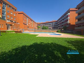 Etagenwohnung in Can Clos-Pinetons. Piso en pinetons con zona comunitaria, parking y trastero