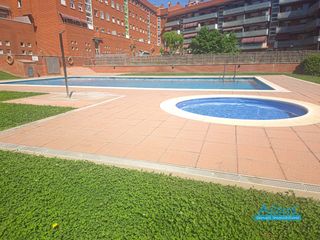 Flat in Can Clos-Pinetons. Piso en pinetons con zona comunitaria, parking y trastero