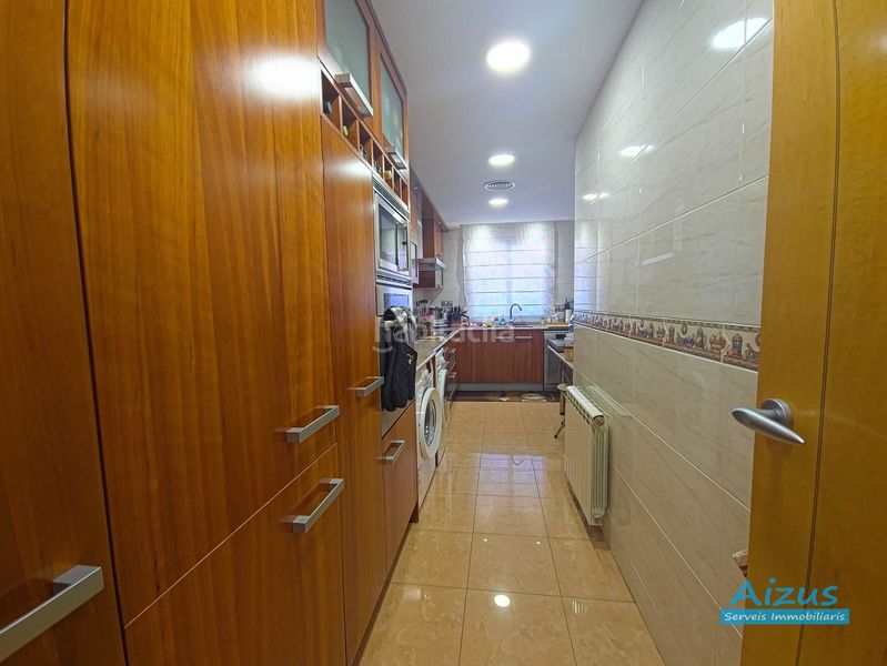 Foto da1c1ebe-85a4-4c8a-9600-c3d8499ff1f2. Pis amb calefacció aparcament piscina a Can Clos-Pinetons Ripollet