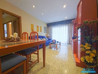 Flat in Can Mas. Piso en venta de cuatro dormitorios en rambla sant jordi de ripo