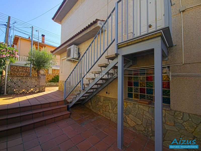 Foto 4aa15df1-b775-4458-ac2e-a94918dd34f4. Chalet casa a cuatro vientos ubicada en zona turonet con jardín privado en cerdanyola en Cerdanyola del Vallès