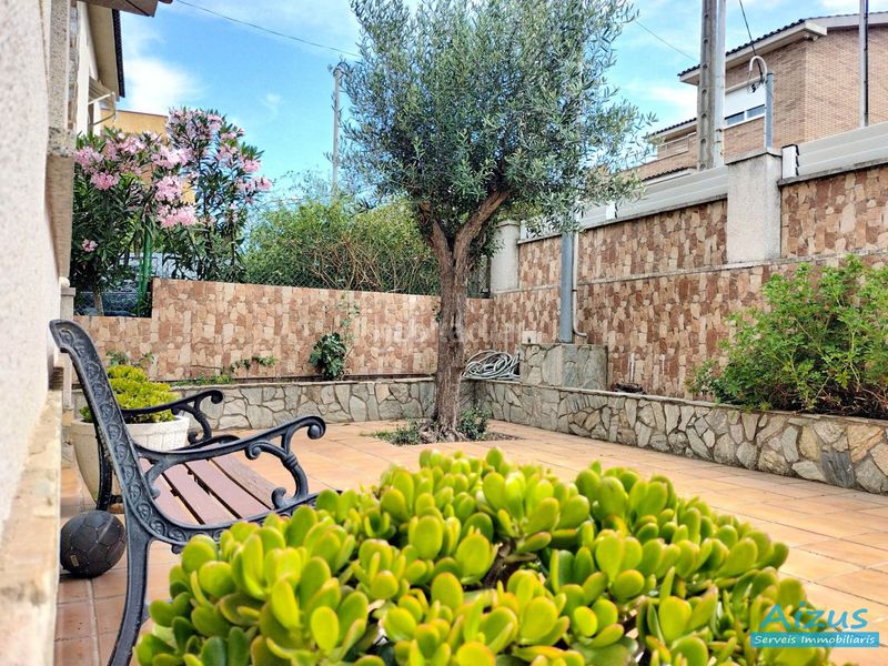 Foto 4b14881f-d709-4740-a42e-fc478915a0ce. Chalet casa a cuatro vientos ubicada en zona turonet con jardín privado en cerdanyola en Cerdanyola del Vallès