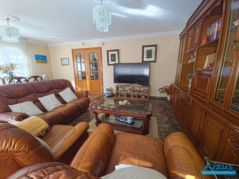 Foto 73a62ba8-acad-4485-a6b9-3e627f025e11. Chalet casa a cuatro vientos ubicada en zona turonet con jardín privado en cerdanyola en Cerdanyola del Vallès