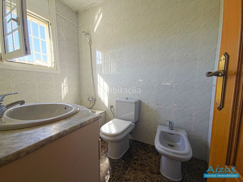 Foto 952e3e37-baf9-4305-b928-64fae27efc20. Chalet casa a cuatro vientos ubicada en zona turonet con jardín privado en cerdanyola en Cerdanyola del Vallès