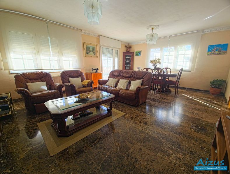Foto 9ecfd5e1-8327-49d2-9fb4-417b76de6203. Chalet casa a cuatro vientos ubicada en zona turonet con jardín privado en cerdanyola en Cerdanyola del Vallès